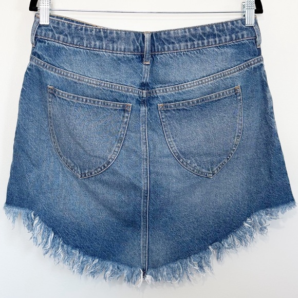 WE THE FREE Bailey Denim Mini Skirt Frayed Hem Size 30 - Picture 2 of 8